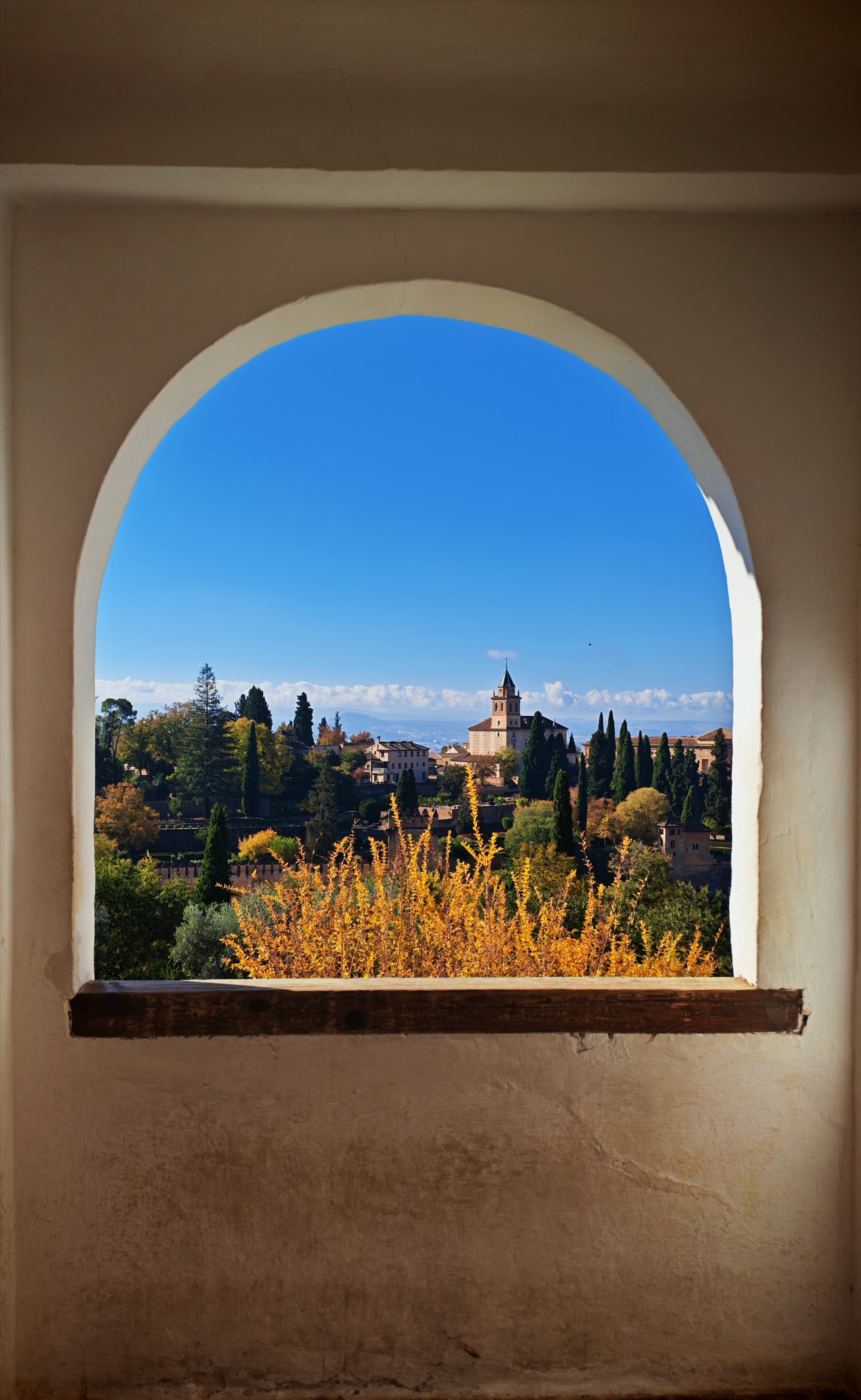 ALHAMBRA'NIN KÜÇÜK PENCERESİ