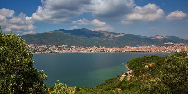 ÇAKARLI ÇIKMAZ